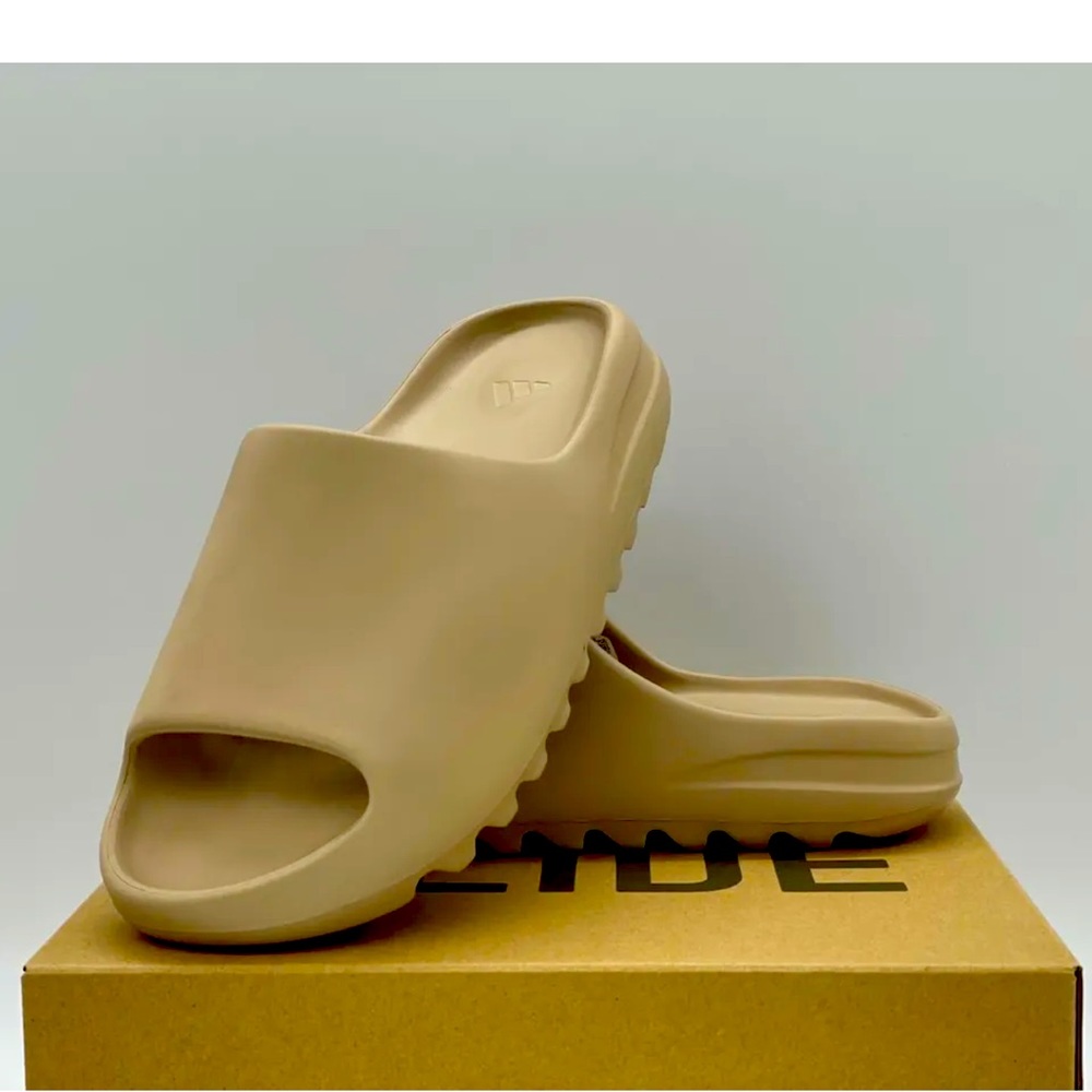 Yeezy’s pure slide size 4
